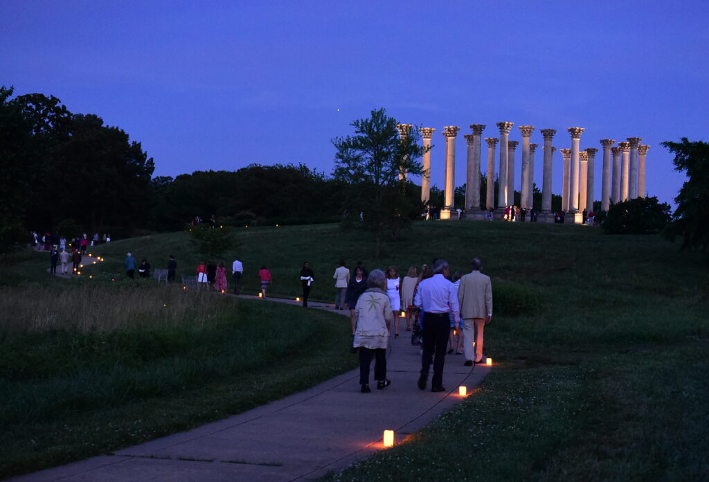 dinner under the stars guests heading to the capitol columns