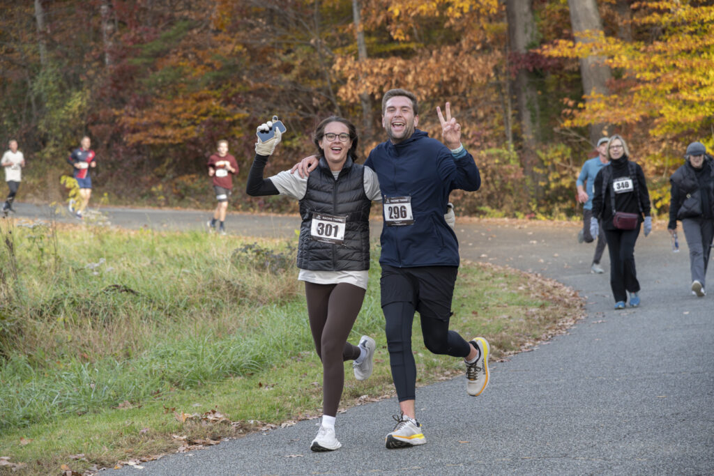 fall 5k runners at the arboretum